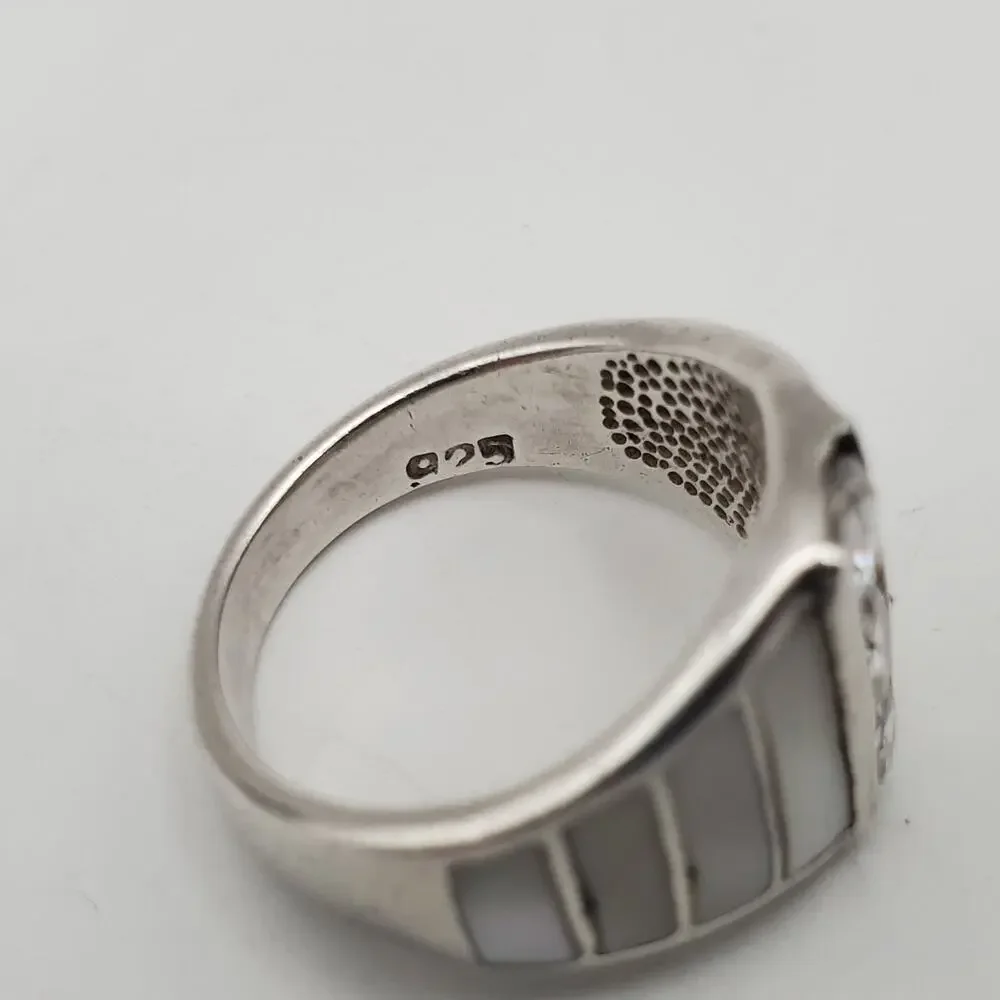 925 Sterling Silver Vintage Real MOP & Round-Cut CZ Ring Size 7